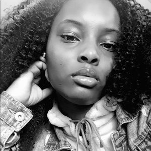 Meet your Posher, Ambria